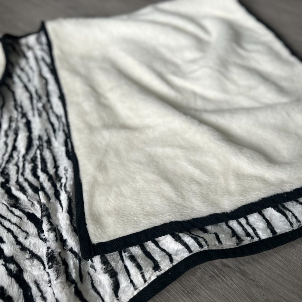 Vintage Reversible Furry Cape (Size OS)
